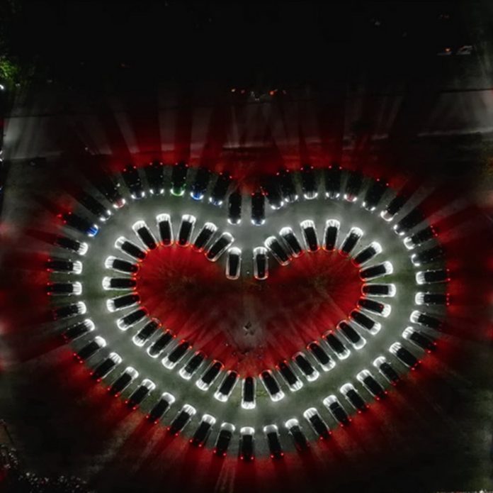 tesla owners austria heart light show.jpg